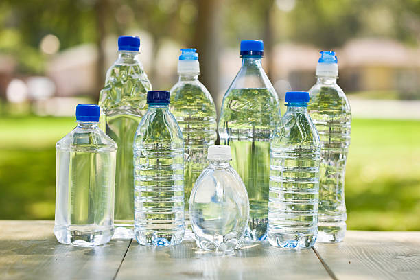 Kunststoff-Flaschen Wasser – Foto