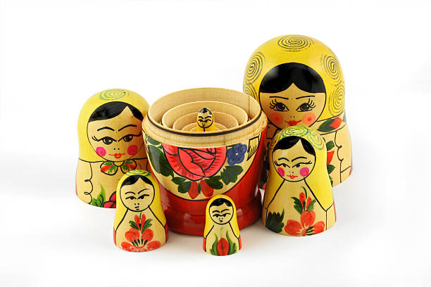 fazzoletto per la testa - russian nesting doll russian culture doll babushka foto e immagini stock