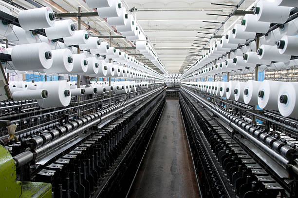 usine sur la fabrication de fils - textile industry textile textile factory machine photos et images de collection