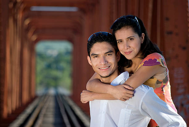 heureux jeune couple - grace darling photos et images de collection