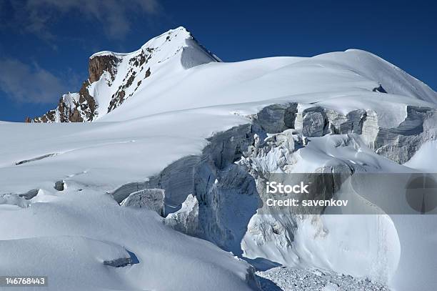 Majestoso De Gelo Cair Em Altas Montanhas - Fotografias de stock e mais imagens de Alpes Europeus - Alpes Europeus, Ao Ar Livre, Azul