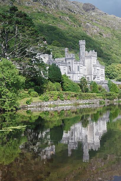 Kylemore abbey reflextion Kylemore abbey reflexes in lake with beautiful nature around kylemore abbey stock pictures, royalty-free photos & images