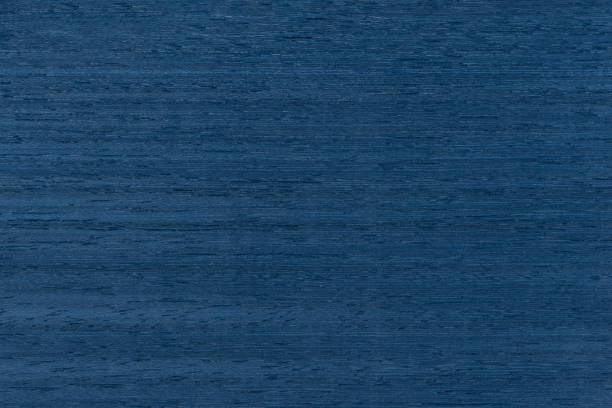 textura de madera azul. la textura de la madera de koto con un tinte azulado. madera rara exótica de áfrica para la producción de muebles caros o elementos interiores - tinge fotografías e imágenes de stock
