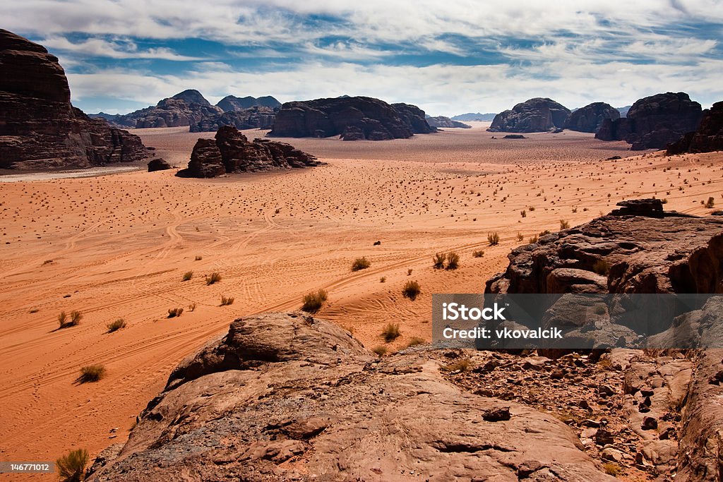 Vista panorámica de Wadi Rum desert, Jordania. - Foto de stock de Aire libre libre de derechos