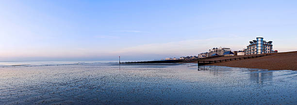 英国のシーサイド - beach sunrise waterbreak sea ストックフォトと画像