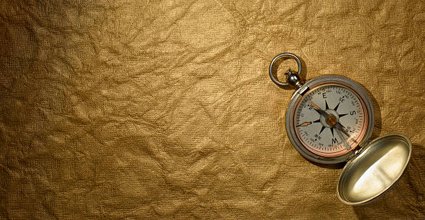 Alte Kompass auf gold Hintergrund – Foto