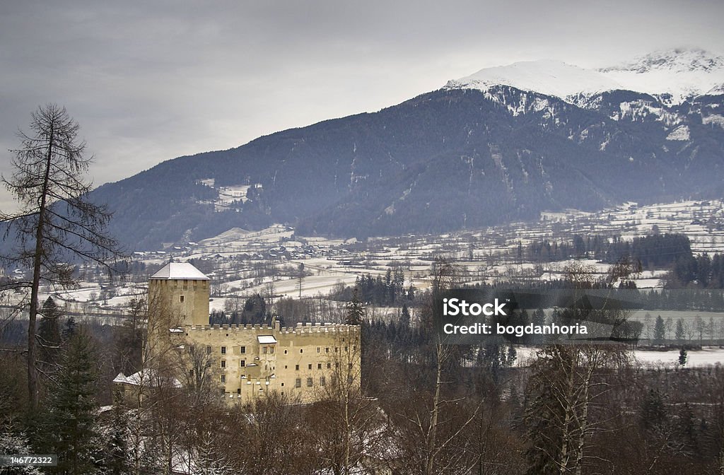 Bruck castello in East Alto Adige, Austria - Foto stock royalty-free di Alpi