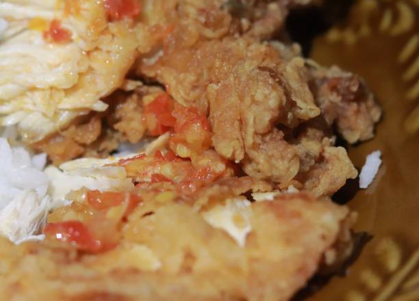istock Crispy chicken with spicy red chili sauce on top 1467740471