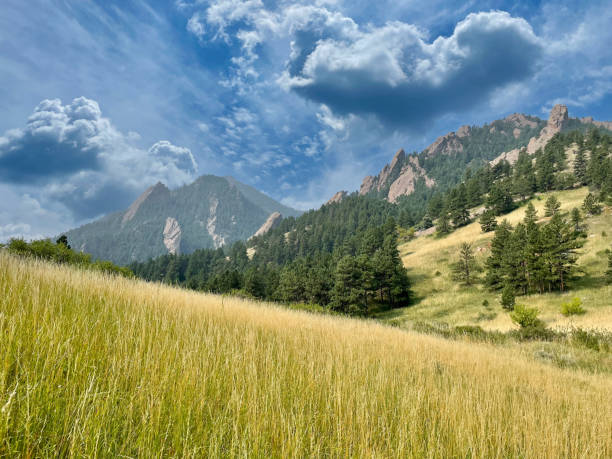 espaço aberto em boulder colorado flatirons - boulder lake - fotografias e filmes do acervo