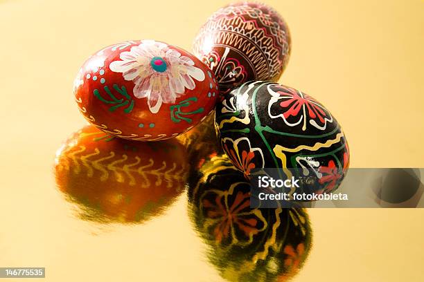 Foto de Ovos De Páscoa e mais fotos de stock de Decoração - Decoração, Dourado - Descrição de Cor, Fotografia - Imagem