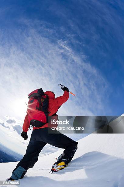 Docierając Do Szczytu - zdjęcia stockowe i więcej obrazów Alpinizm - Alpinizm, Badanie, Chłodny