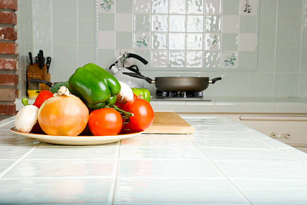 Cтоковое фото Покрытие различных овощей на кухне счетчик