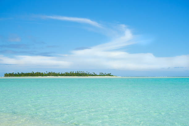 Rangiroa - tuamotu - french polynesia - blue lagoon and white sand