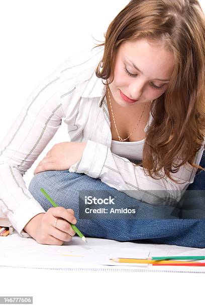 Foto de Linda Garota Está Desenho Com Lápis De Cor e mais fotos de stock de Adolescente - Adolescente, Adolescentes Meninas, Adolescência