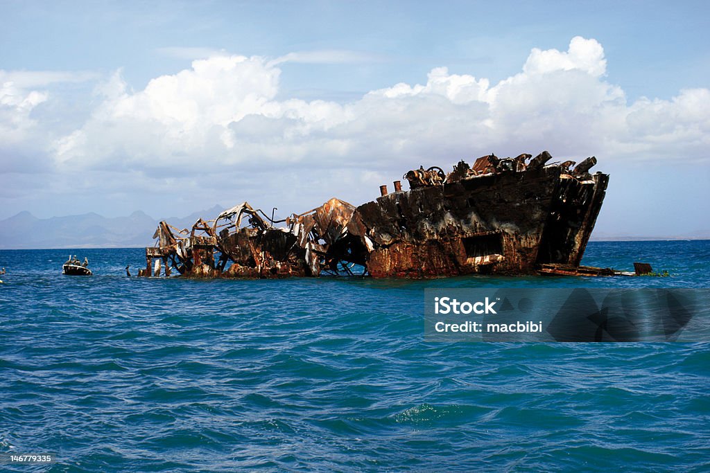 Relitto di nave - Foto stock royalty-free di Ambientazione esterna