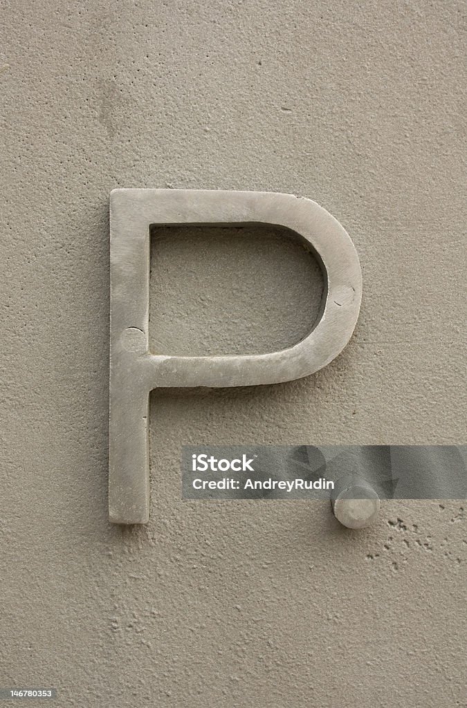 Lettera P in metallo - Foto stock royalty-free di Alfabeto