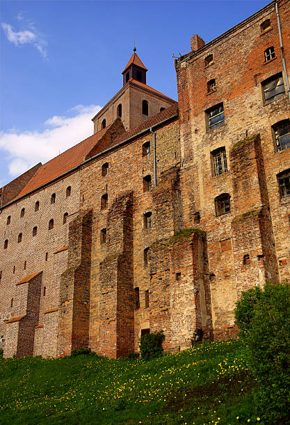 edifici gotici, polonia, grudziądz - john garner foto e immagini stock
