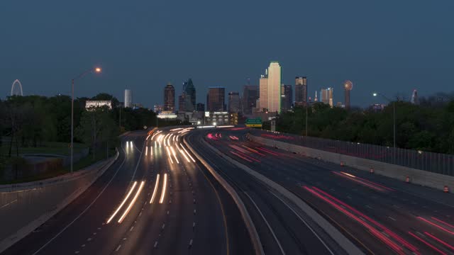Dallas - Skyline and Traffics from Edgefield Bridge - Day to Night Time Lapse