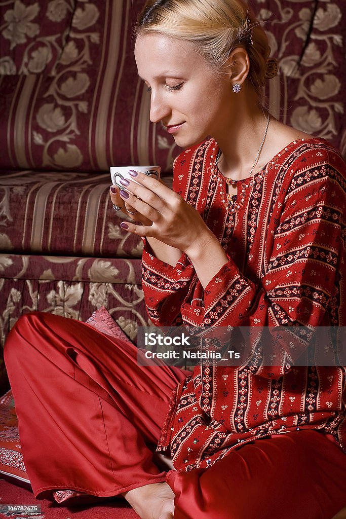 Orientalischer Kleidung Mädchen - Lizenzfrei Attraktive Frau Stock-Foto