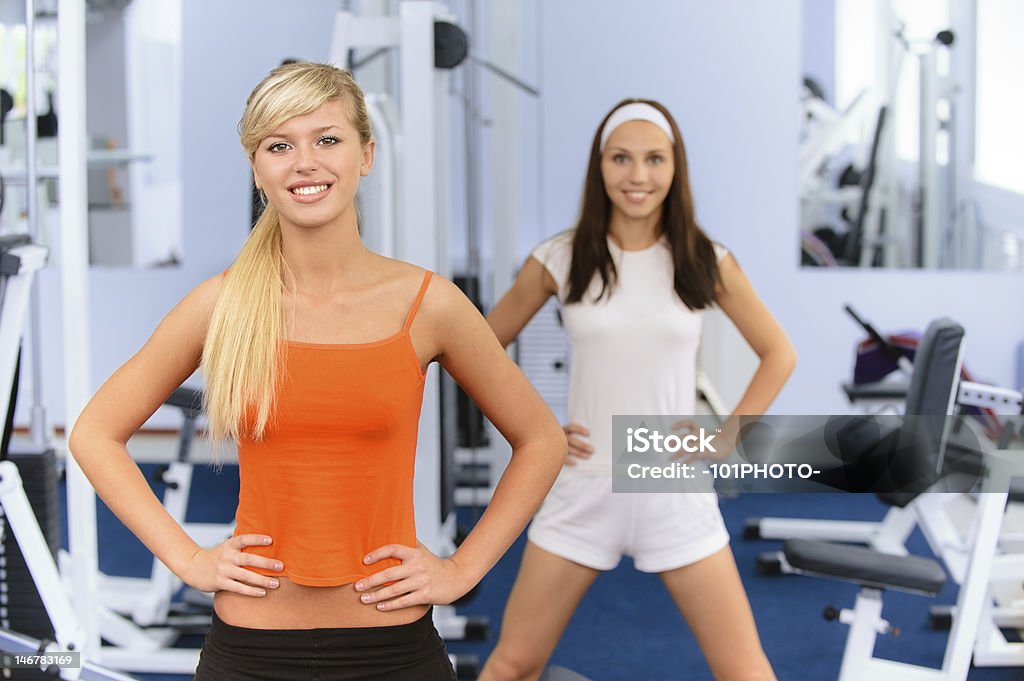 Duas belas cidadãs - Foto de stock de Academia de ginástica royalty-free