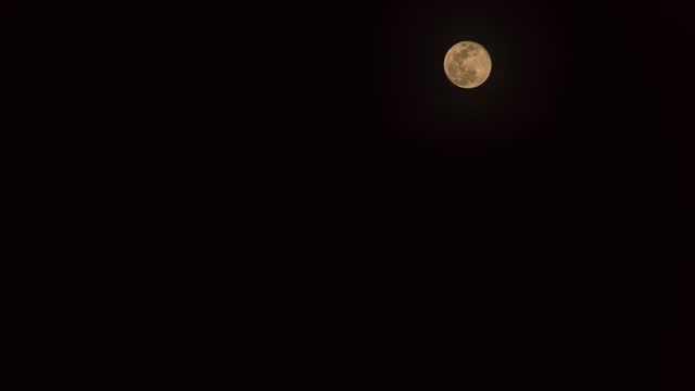 Moon - Red Moonrise Time Lapse