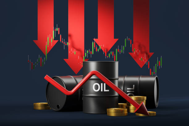 istock Oil barrel and falling red arrow with candlesticks 1467836907