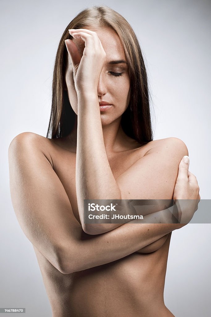 瞑想 女性 全裸