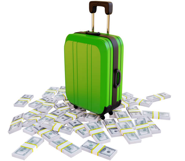 walizki, bagaże i stosy pieniędzy na białym tle ze ście�żką przycinającą. . podróże, drogie, przemyt, koncepcja czarnych pieniędzy. - expensiveness zdjęcia i obrazy z banku zdjęć