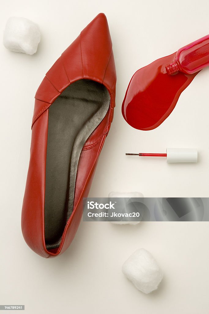 Sapato vermelho e esmalte - Foto de stock de Floco de Algodão royalty-free