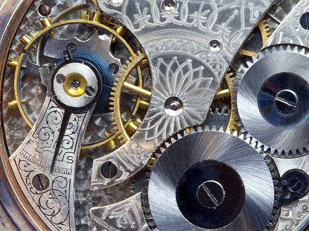 antigo relógio de bolso works--macro - engraved image gear old fashioned machine part - fotografias e filmes do acervo