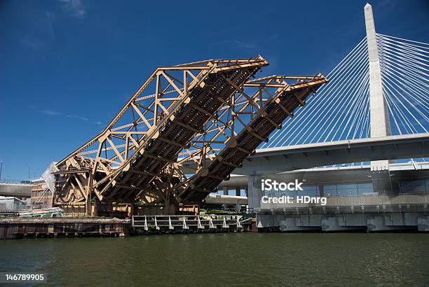 Boston Pociąg Narysować Bridge - zdjęcia stockowe i więcej obrazów Bez ludzi - Bez ludzi, Boston - Stan Massachusetts, Dzielnica nadbrzeżna