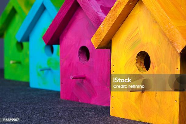 Birdhouses - Fotografie stock e altre immagini di Arancione - Arancione, Arti e mestieri, Artigianato