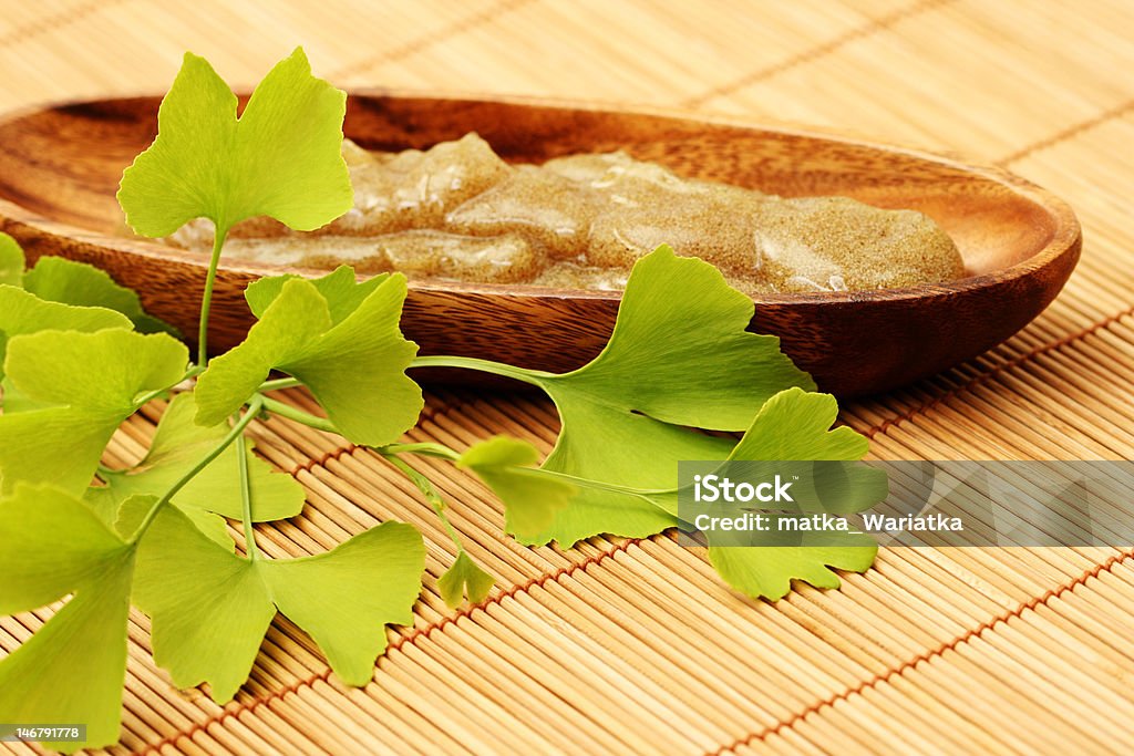 body scrub bowl of body scrub with ginko - beauty treatment Aromatherapy Stock Photo