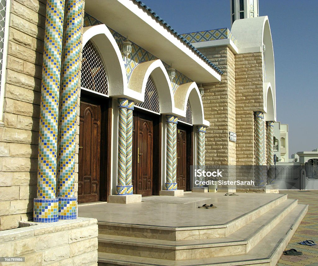 Zapatos mezquita al aire libre - Foto de stock de Abu Dabi libre de derechos