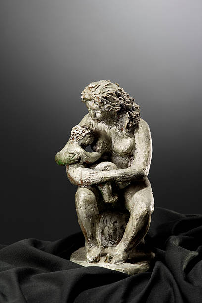 istock mother and son Clay sculpture 146792109