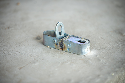 Key lock of rolling shutter door ,install on concrete floor,doorway garage
