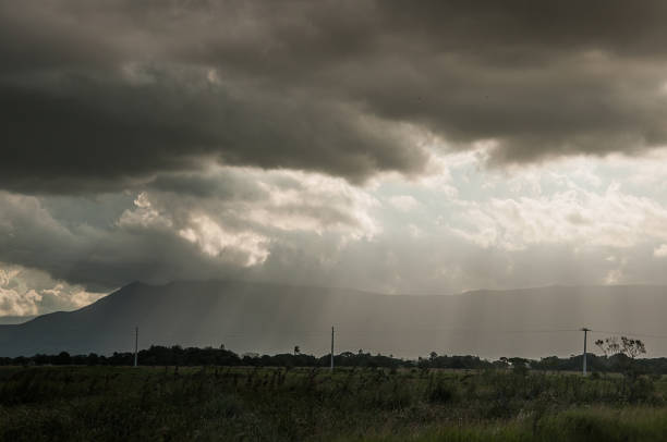 Anticrepuscular rays