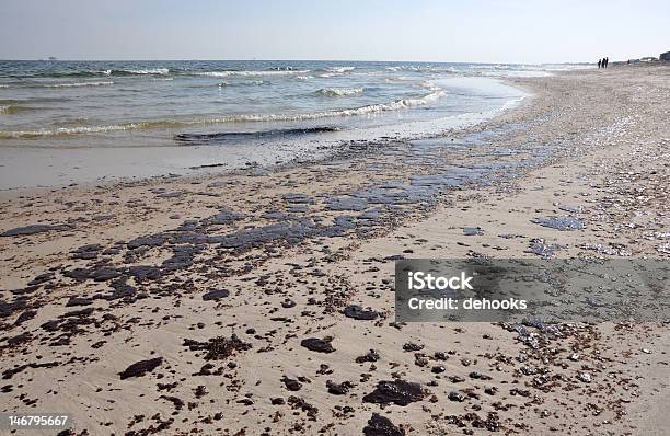 Wyciek Oleju Na Plaży - zdjęcia stockowe i więcej obrazów Wyciek ropy naftowej - Wyciek ropy naftowej, Zatoka Meksykańska, Morze