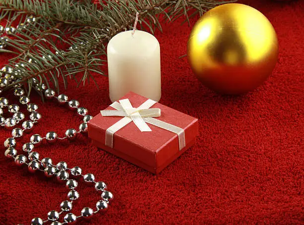 Christmas gift, glassbeads and gold ball