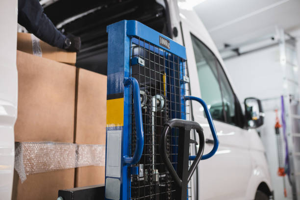 istock Man picking up boxes in to his cargo van. 1467963728