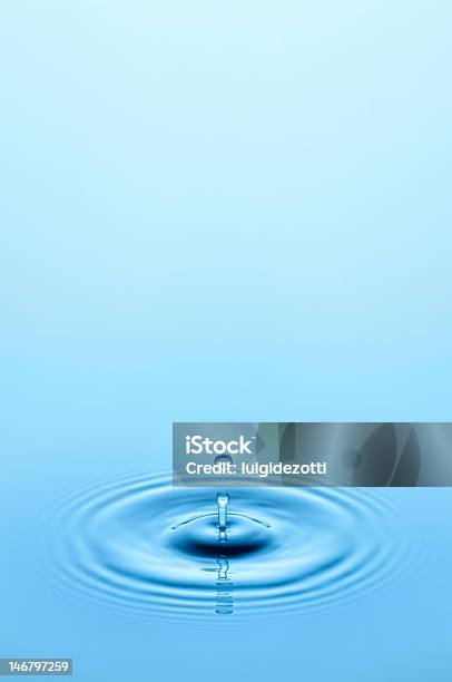 Waterdrop 수직분사 새싹 물에 대한 스톡 사진 및 기타 이미지 - 물, 떨어짐, 방울