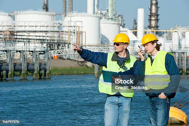 Industria Petrolchimica Ingegneri - Fotografie stock e altre immagini di Industria petrolifera - Industria petrolifera, Scambio d'idee, Industria petrolchimica