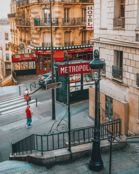 view of cozy street in quarter montmartre in paris, france - house column residential structure fairy tale imagens e fotografias de stock