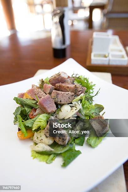 Gebratener Ahithunfisch Mit Salat Stockfoto und mehr Bilder von Café - Café, Essen am Tisch, Fisch