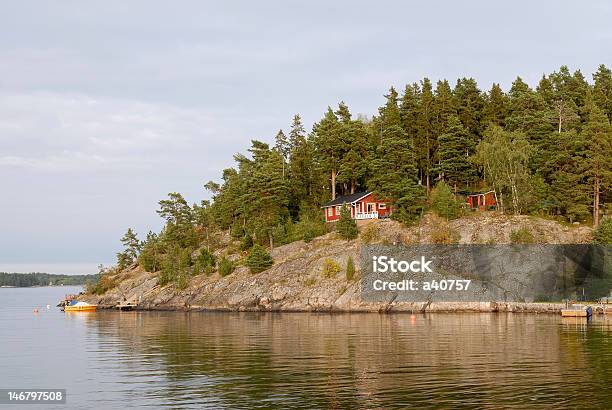 Letni House - zdjęcia stockowe i więcej obrazów Archipelag - Archipelag, Bez ludzi, Brzeg wody