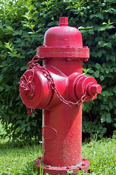 Klasyczny czerwony Hydrant przeciwpożarowy – zdjęcie