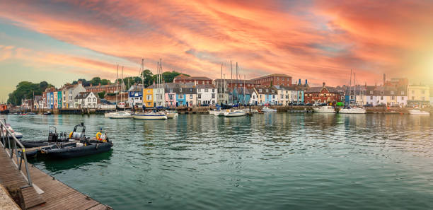 英国ウェイマスの町の港 - dorset ストックフォトと画像