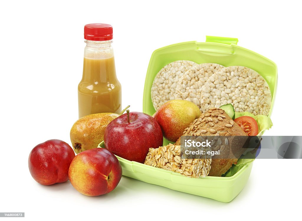 Boîte déjeuner avec sandwiches et des fruits - Photo de Objet ou sujet détouré libre de droits