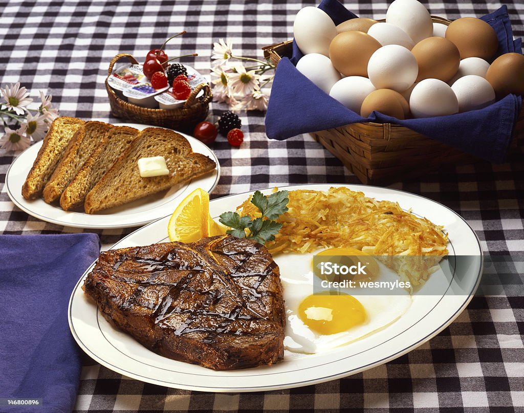 Empada de Carne e ovos de pequeno-almoço - Royalty-free Bife Foto de stock