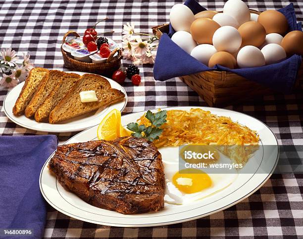 Empada De Carne E Ovos De Pequenoalmoço - Fotografias de stock e mais imagens de Bife - Bife, Ovo, Pequeno Almoço